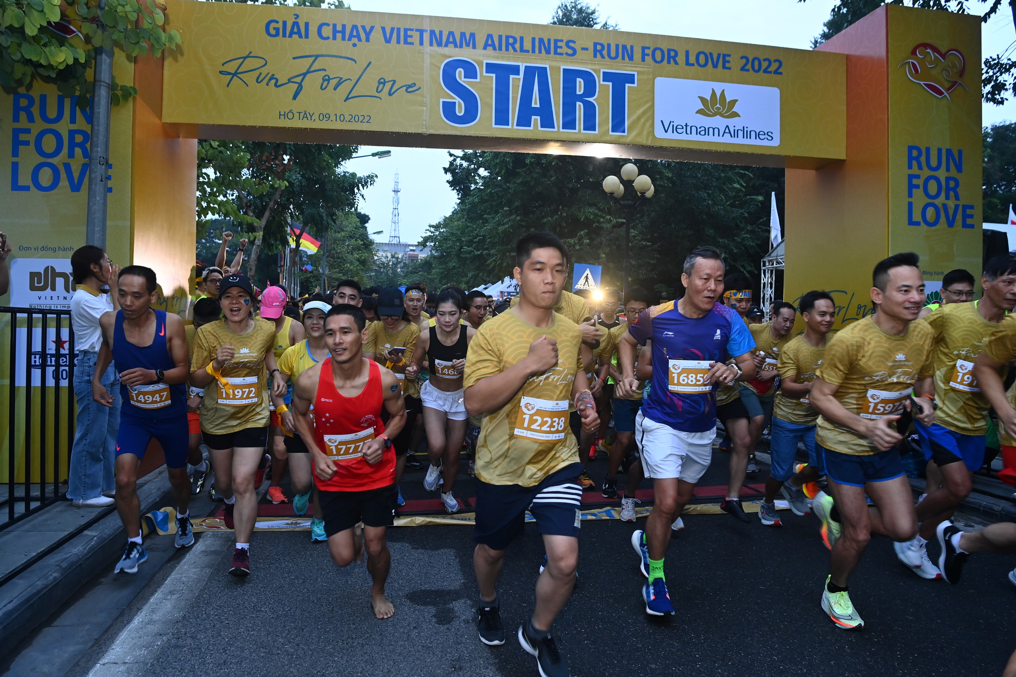 Giải chạy mang tên Vietnam Airlines - Run for Love, với 02 cự ly 5km và 10km